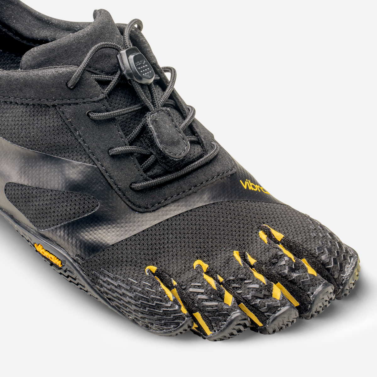 KSOEVO_25W0703_IVORY-BLACK_04-1.png